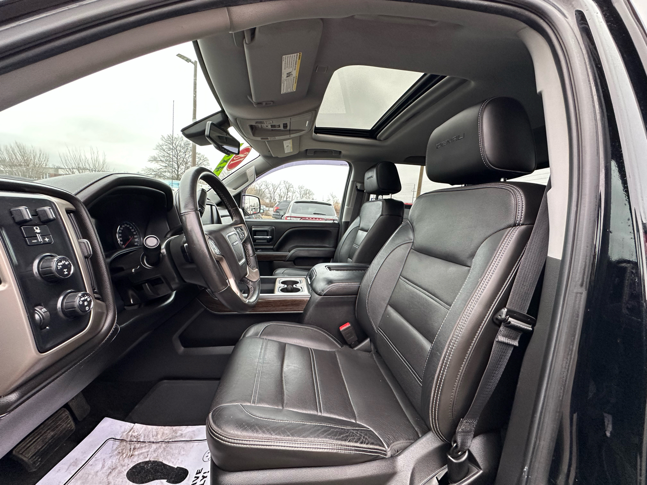 GMC Sierra 1500 4WD Crew Cab 143.5" Denali 2018