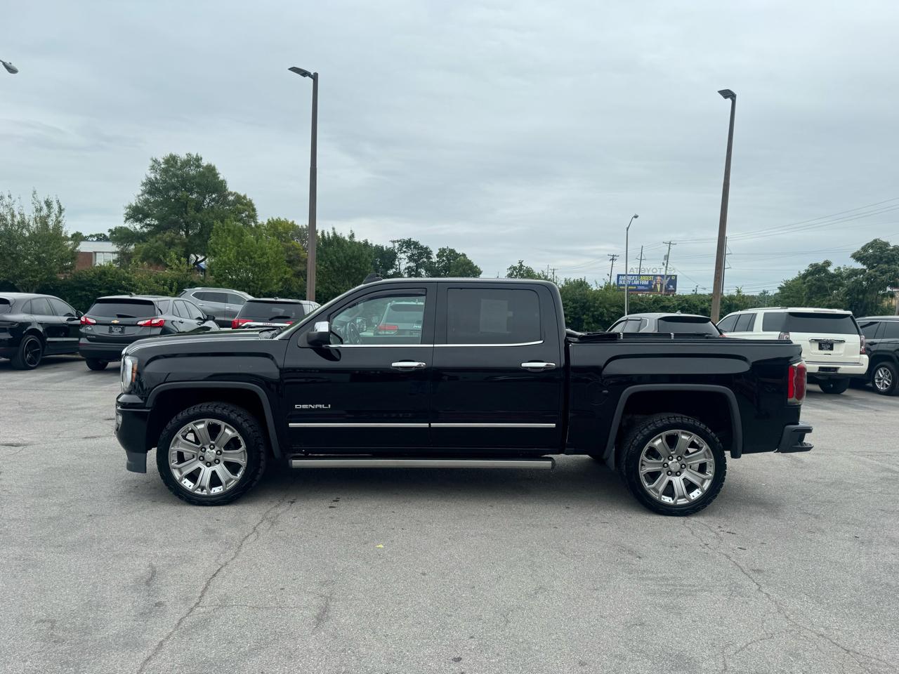 GMC Sierra 1500 4WD Crew Cab 143.5" Denali 2018