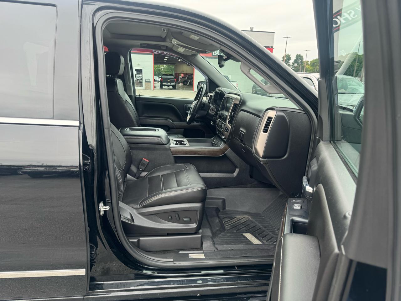 GMC Sierra 1500 4WD Crew Cab 143.5" Denali 2018