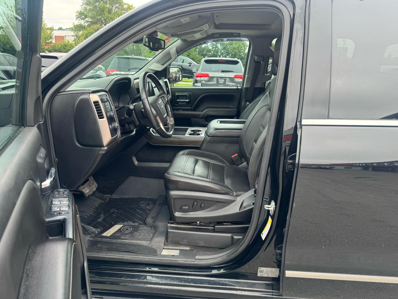 GMC Sierra 1500 4WD Crew Cab 143.5" Denali 2018