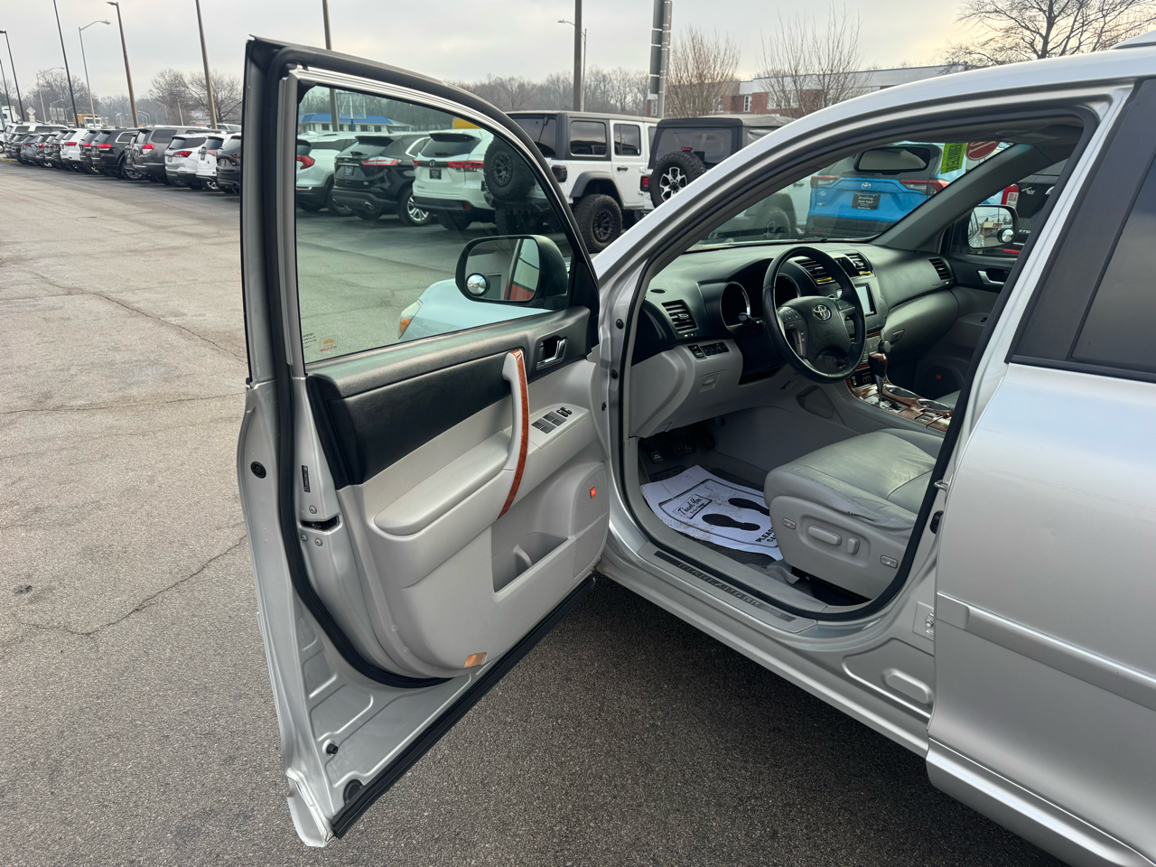 Toyota Highlander 4WD 4dr V6 Limited (Natl) 2010