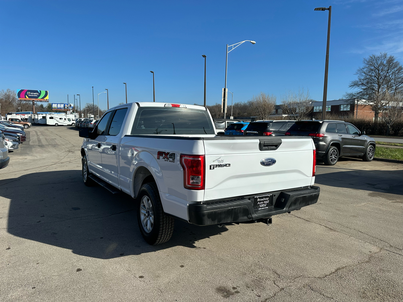 Ford F-150 4WD Reg Cab 122.5" XLT 2017