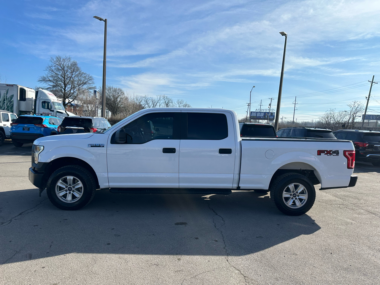 Ford F-150 4WD Reg Cab 122.5" XLT 2017