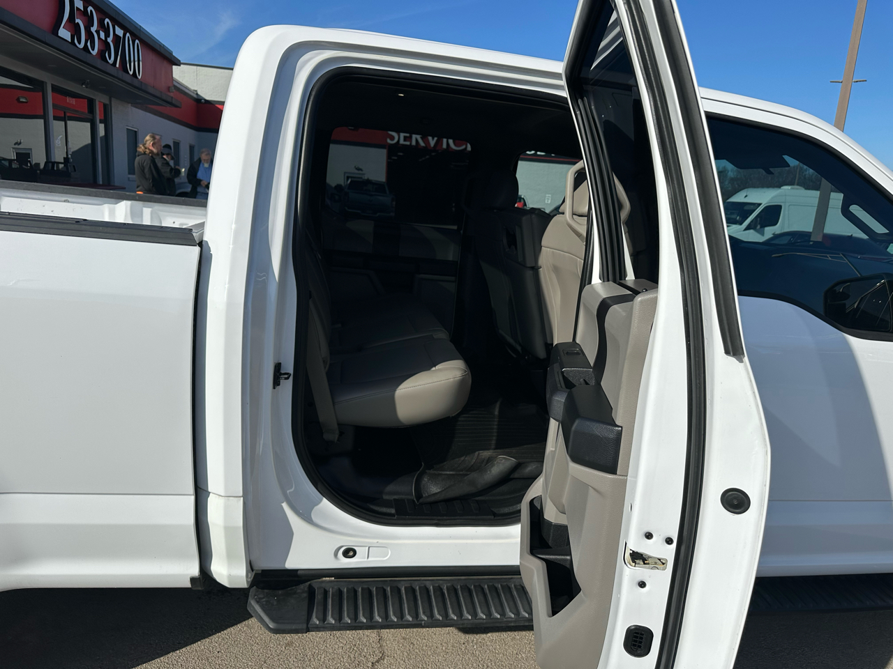 Ford F-150 4WD Reg Cab 122.5" XLT 2017