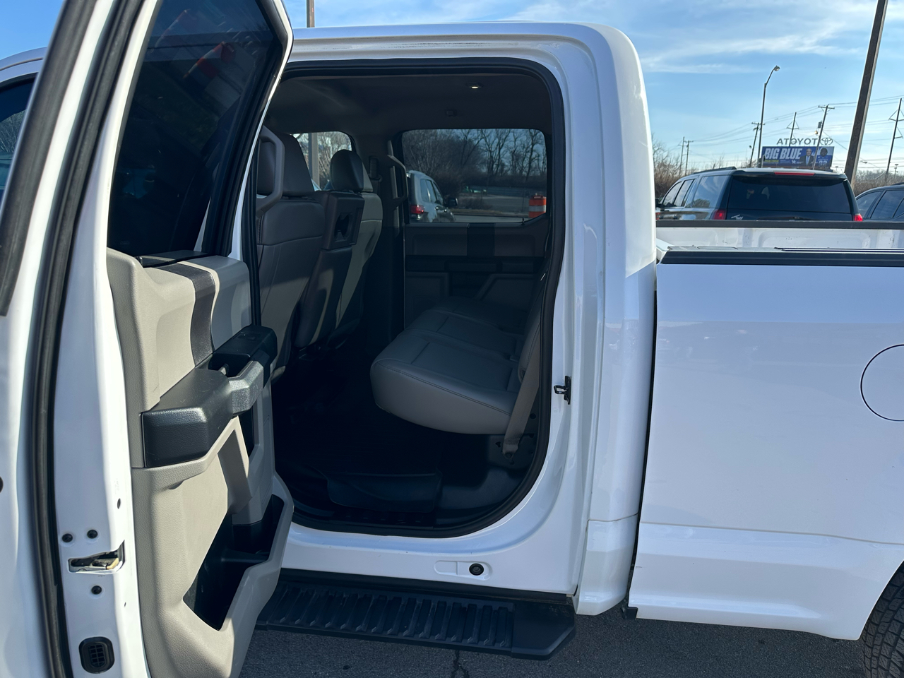 Ford F-150 4WD Reg Cab 122.5" XLT 2017
