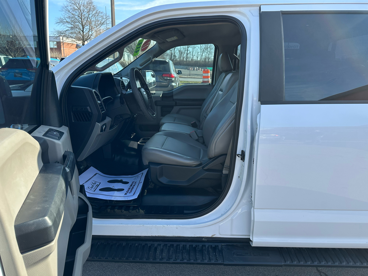 Ford F-150 4WD Reg Cab 122.5" XLT 2017