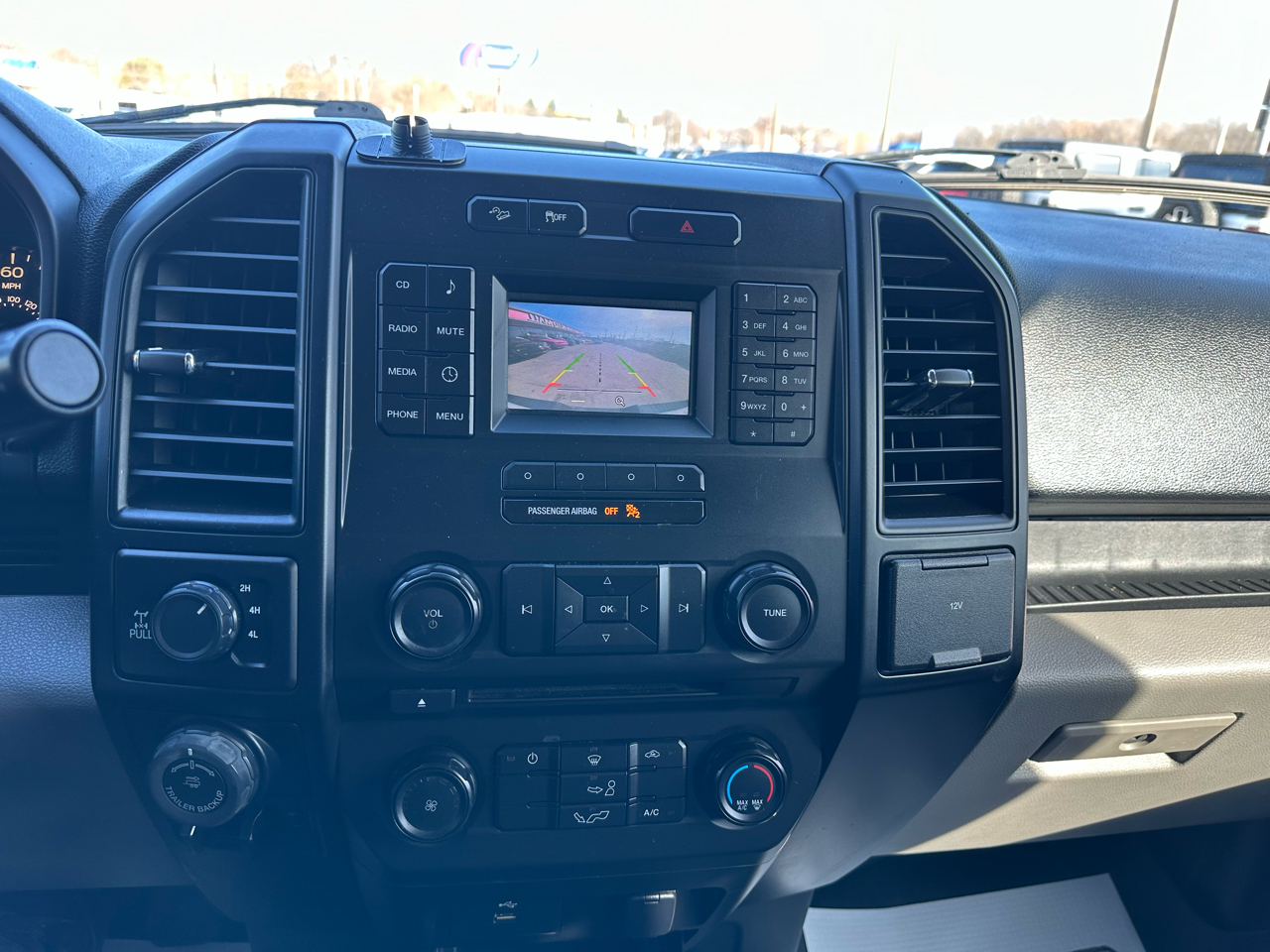 Ford F-150 4WD Reg Cab 122.5" XLT 2017