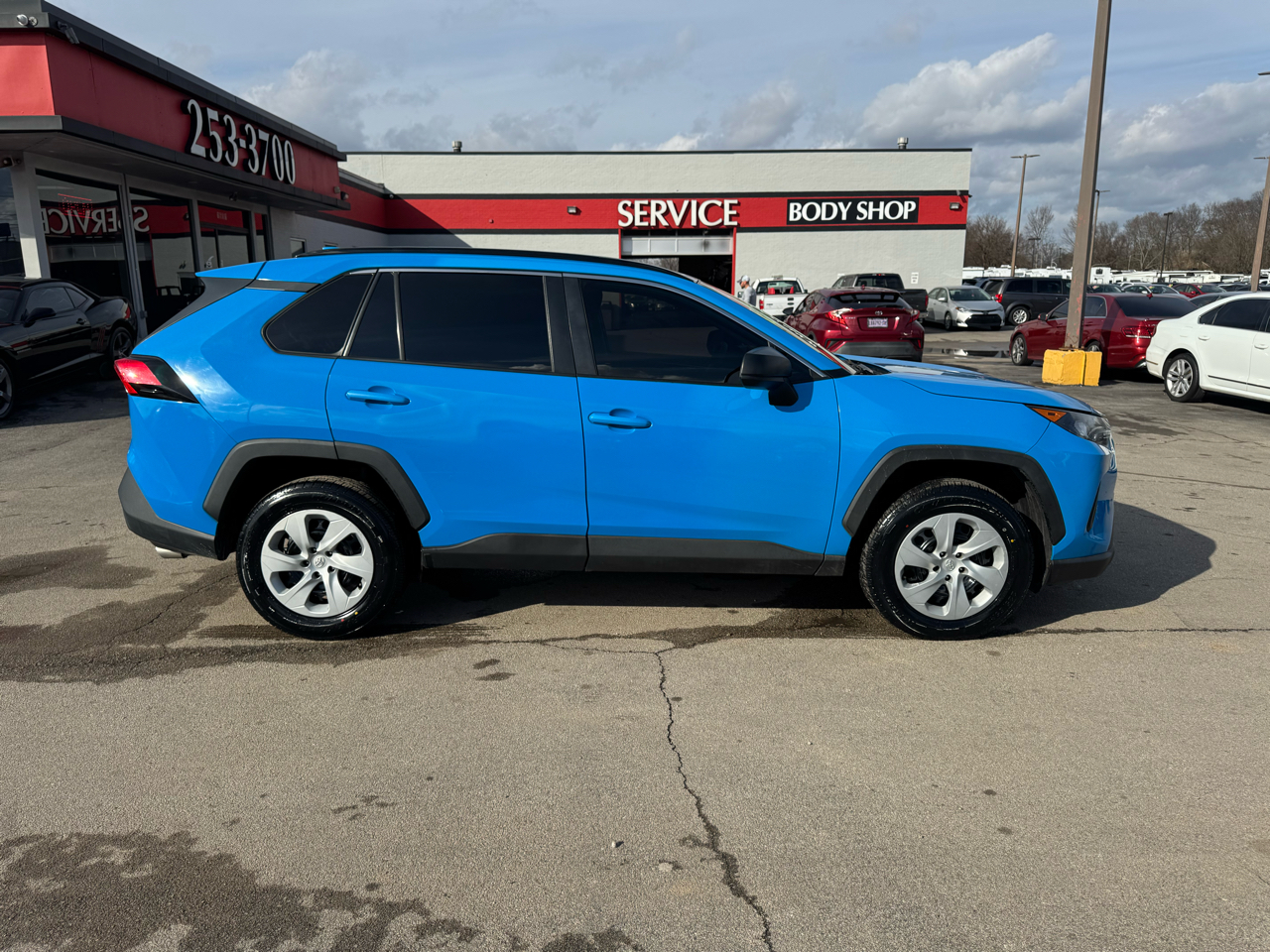 Toyota RAV4 LE AWD (Natl) 2019