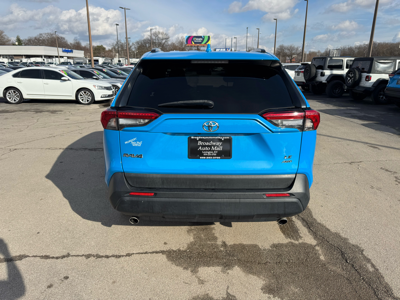 Toyota RAV4 LE AWD (Natl) 2019