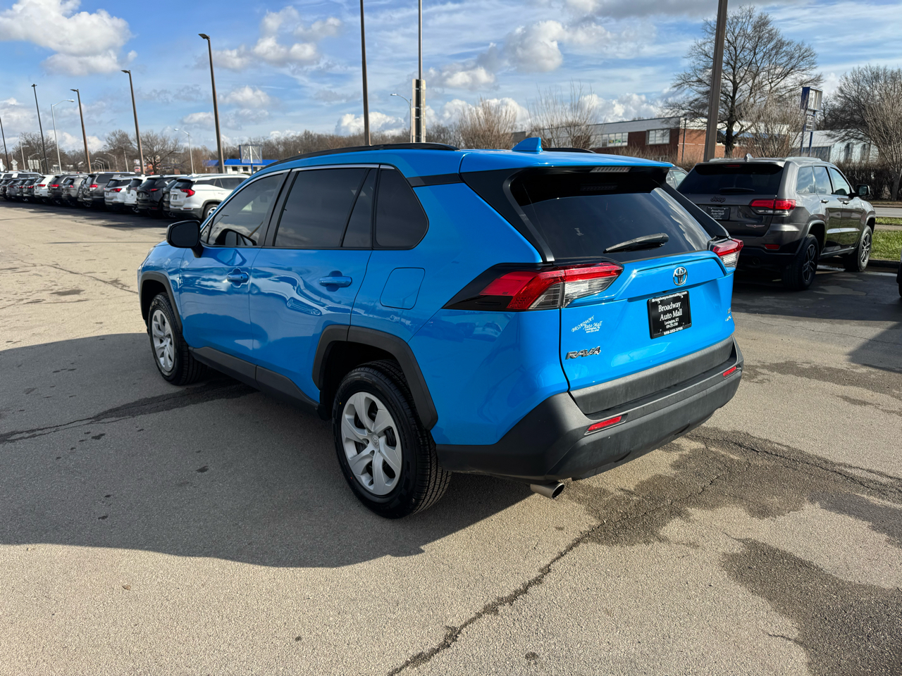 Toyota RAV4 LE AWD (Natl) 2019