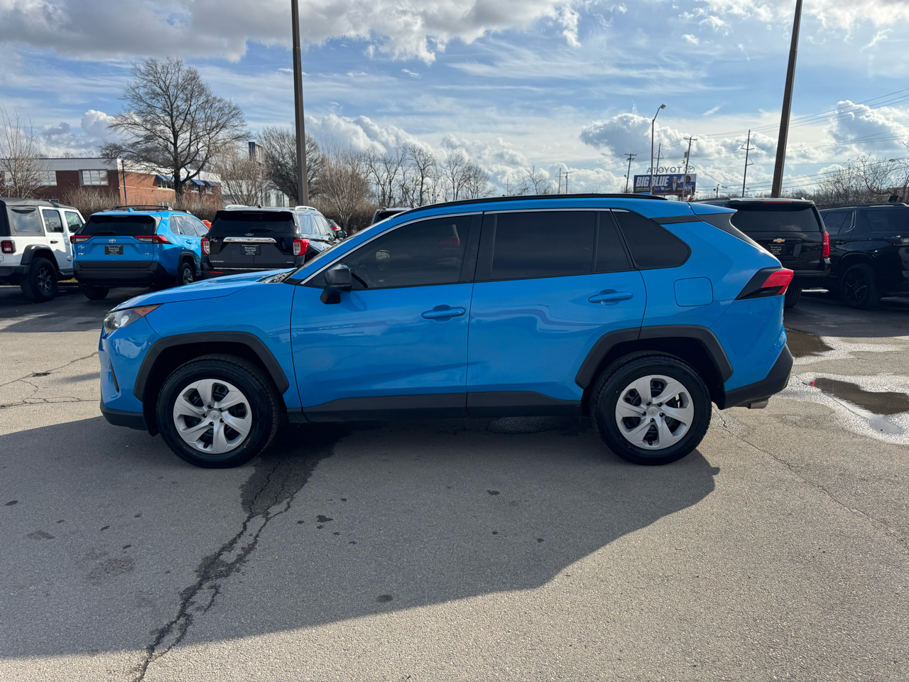 Toyota RAV4 LE AWD (Natl) 2019