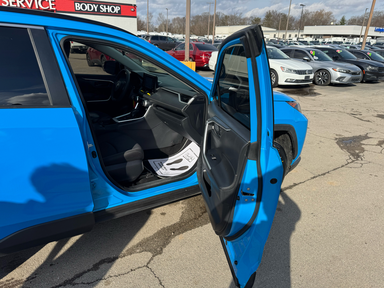 Toyota RAV4 LE AWD (Natl) 2019