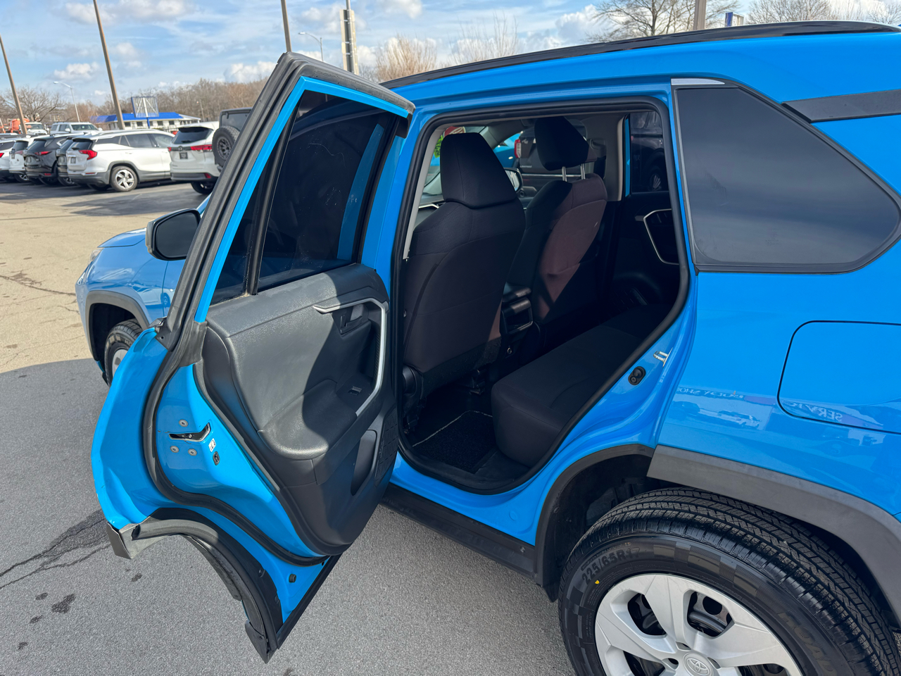 Toyota RAV4 LE AWD (Natl) 2019