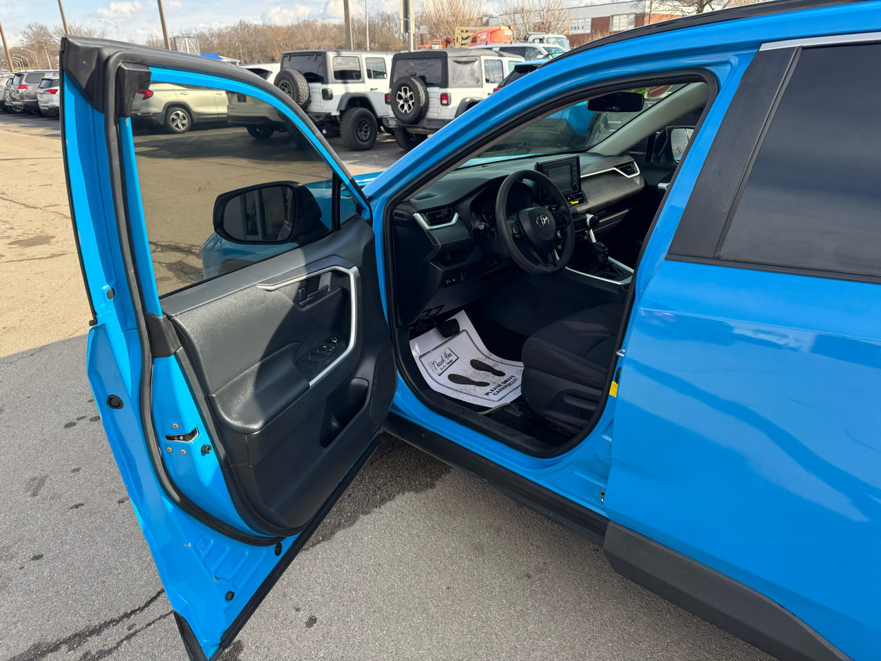 Toyota RAV4 LE AWD (Natl) 2019