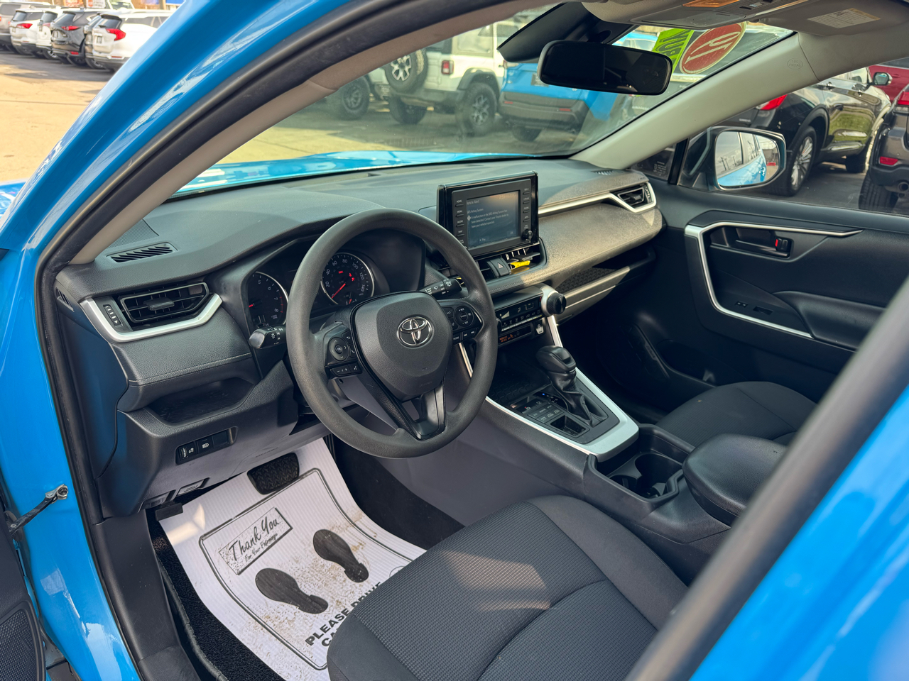 Toyota RAV4 LE AWD (Natl) 2019