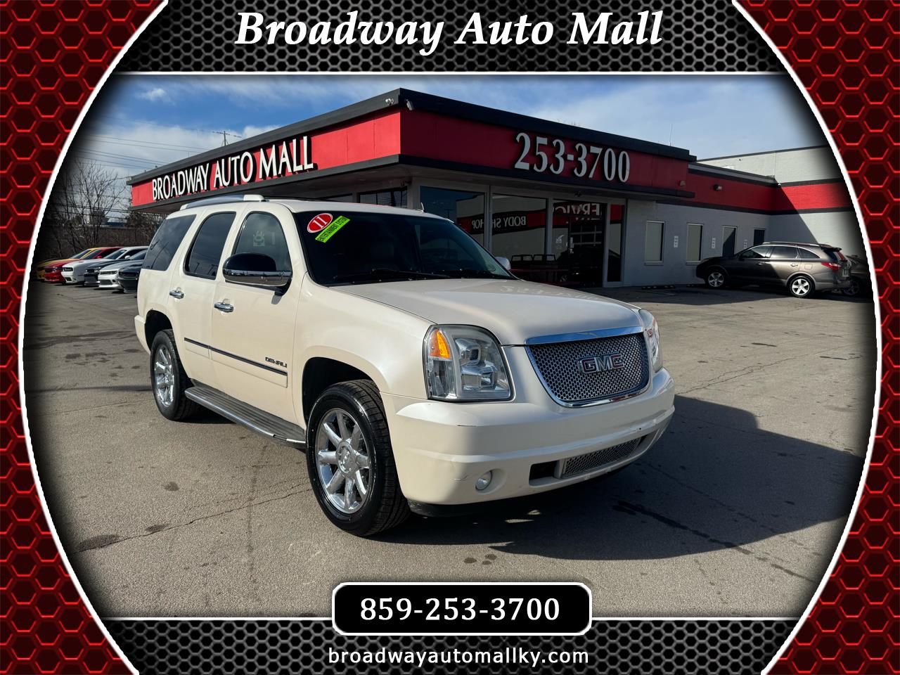 GMC Yukon AWD 4dr 1500 Denali 2011