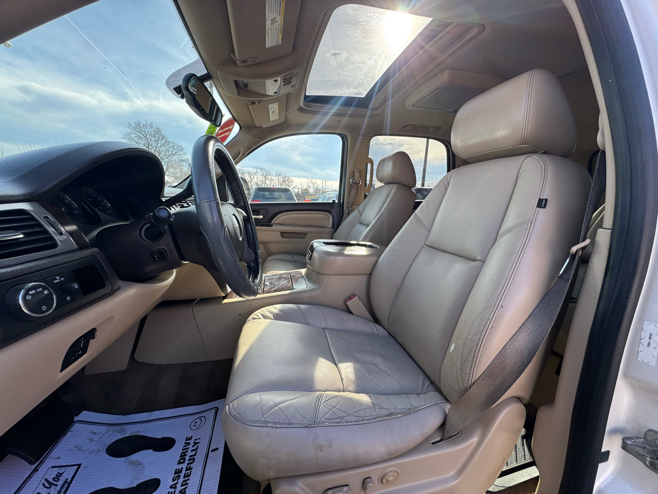 GMC Yukon AWD 4dr 1500 Denali 2011