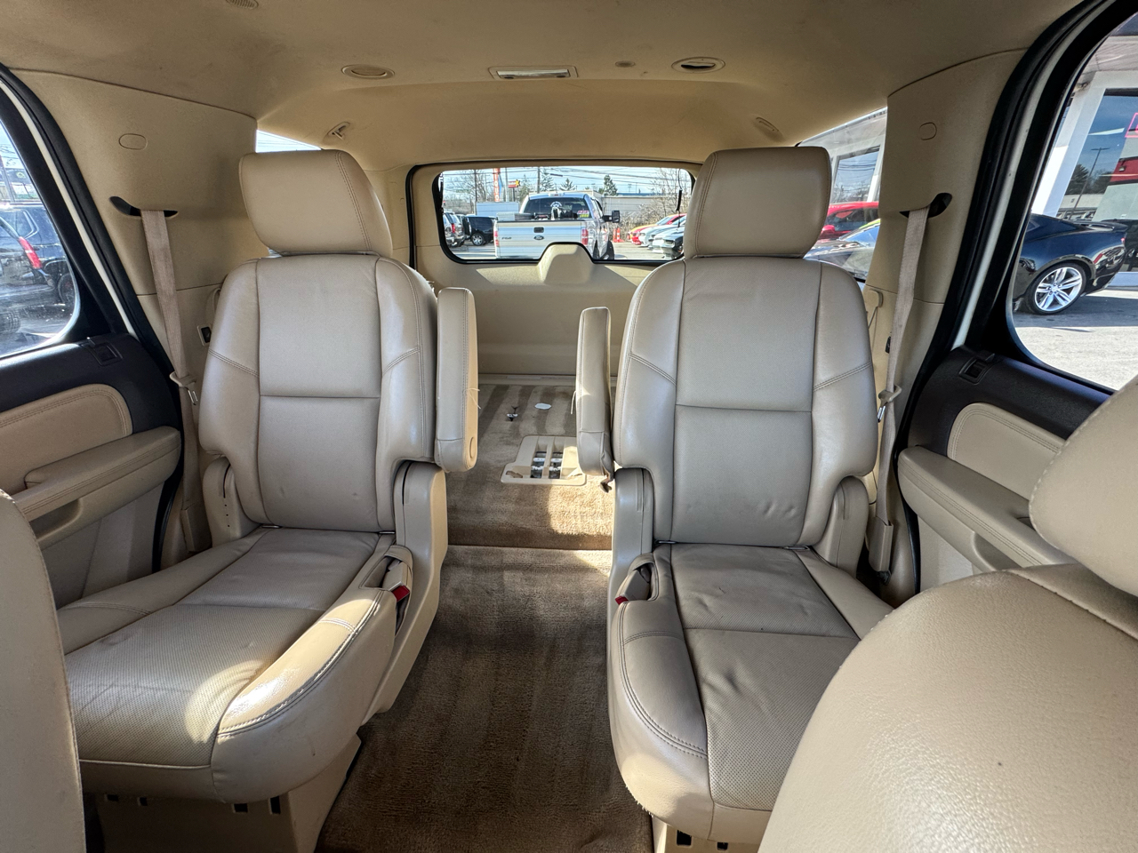 GMC Yukon AWD 4dr 1500 Denali 2011