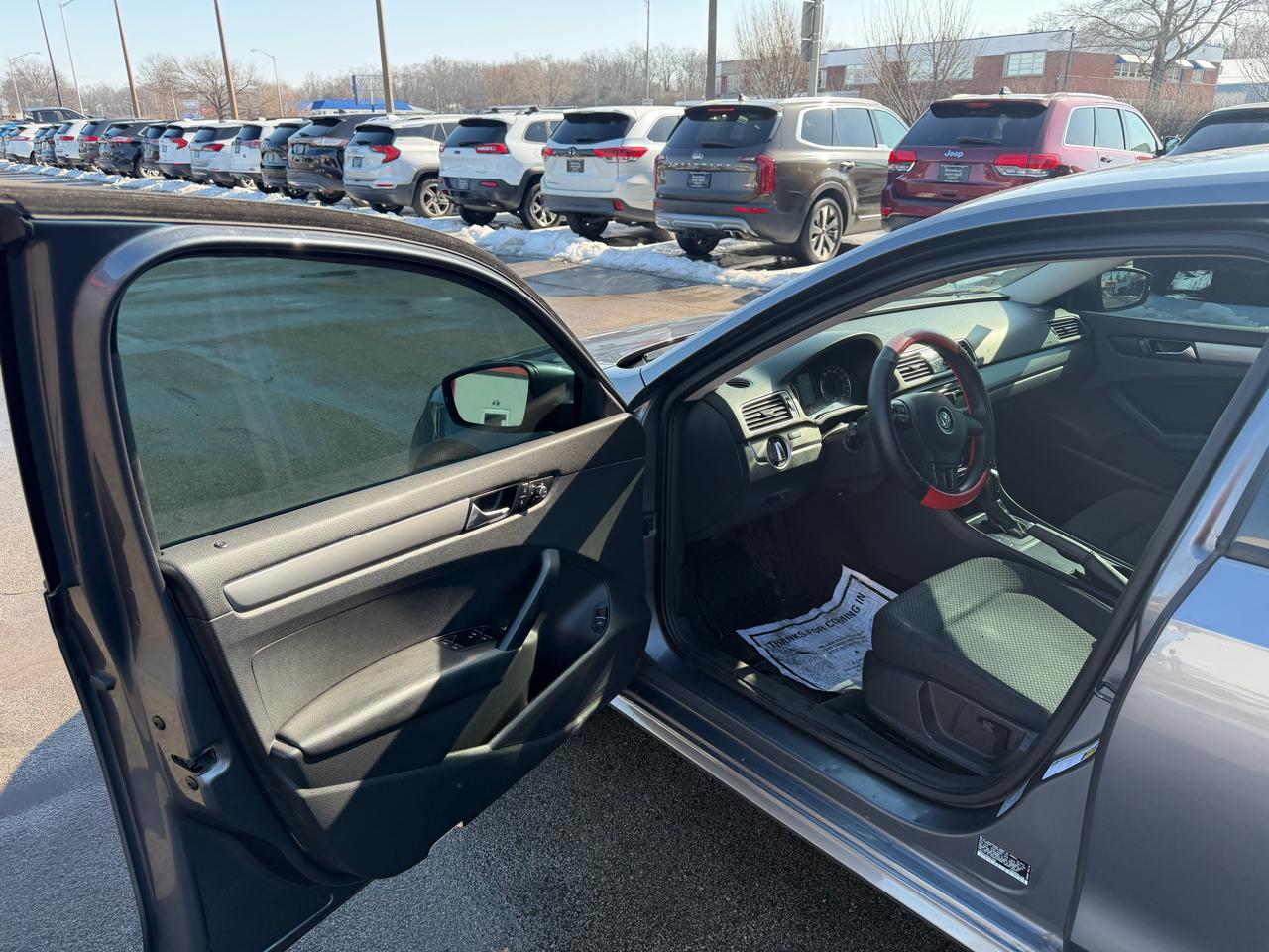 Volkswagen Passat 4dr Sdn 2.5L Auto Wolfsburg Edition 2013