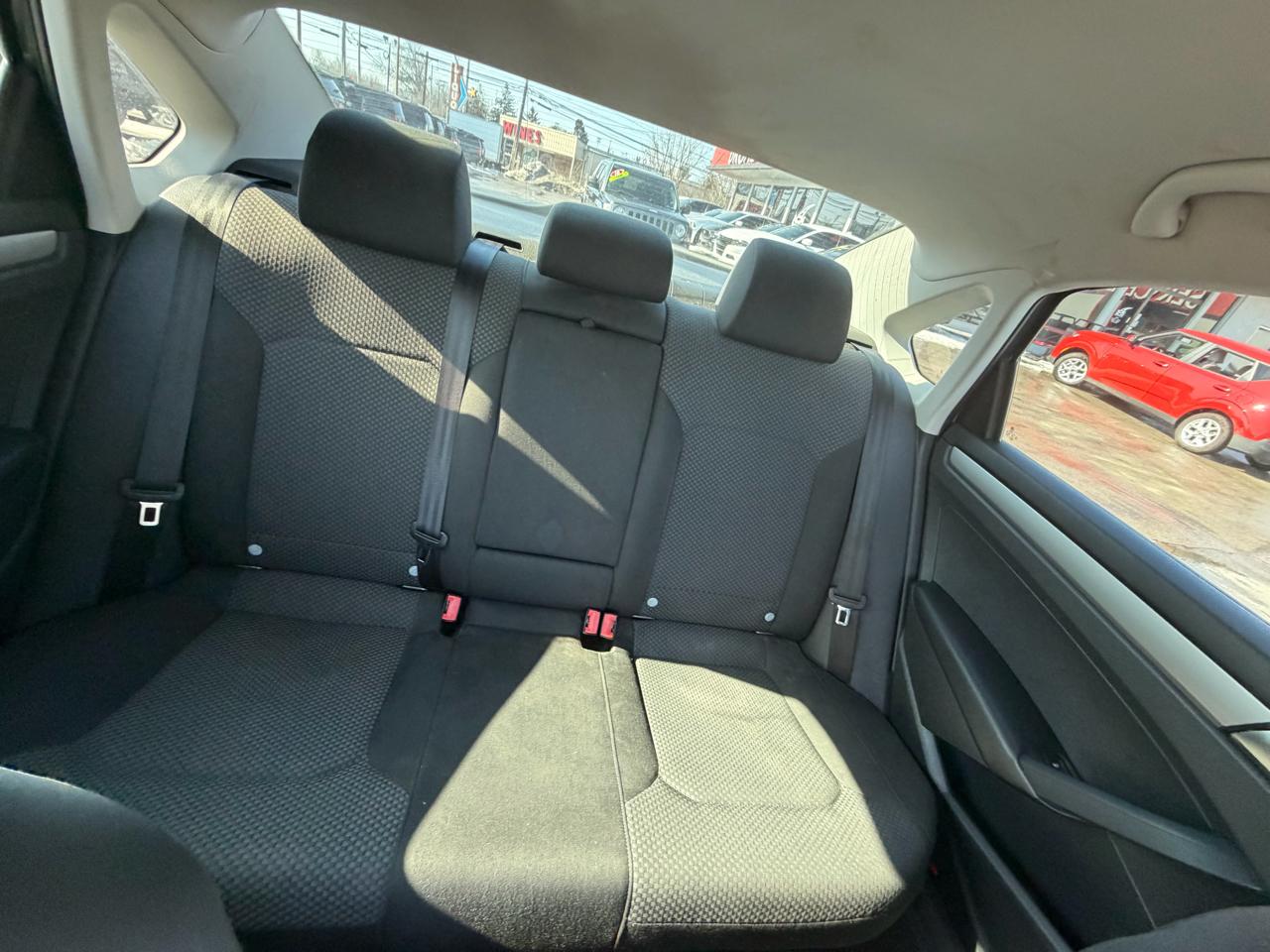 Volkswagen Passat 4dr Sdn 2.5L Auto Wolfsburg Edition 2013