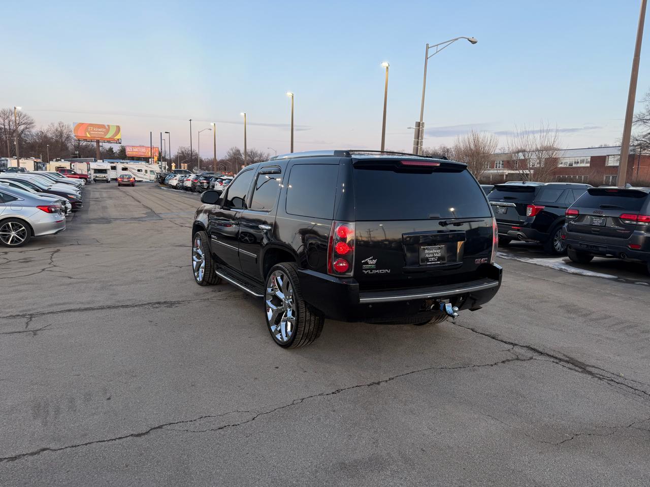 GMC Yukon Denali 2011