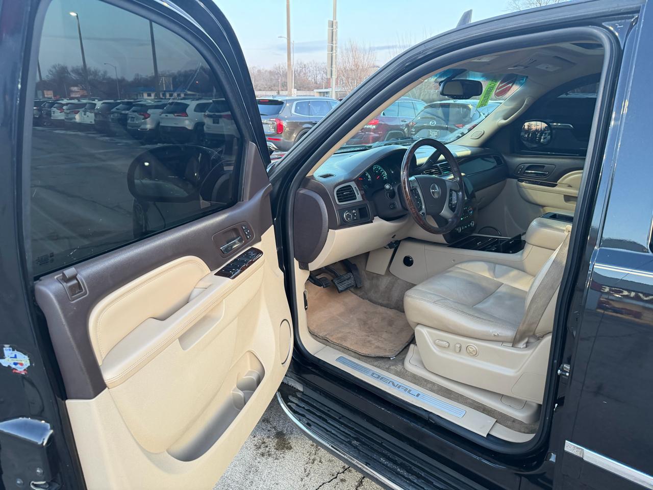 GMC Yukon Denali 2011