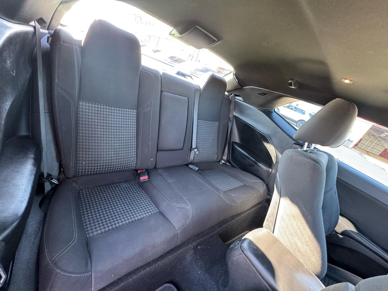 Dodge Challenger SXT RWD 2019