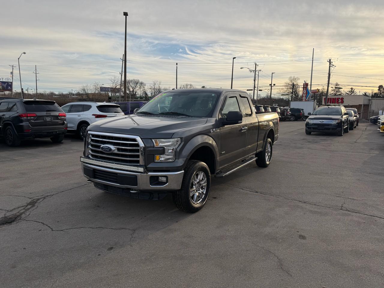 Ford F-150 4WD SuperCab 145" XLT 2015