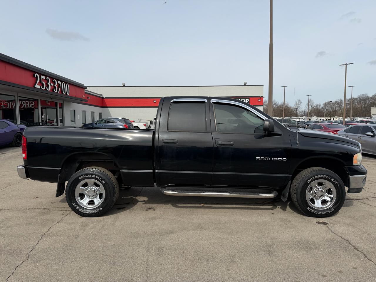 Dodge Ram 1500 4dr Quad Cab 140.5" WB 4WD SLT 2004