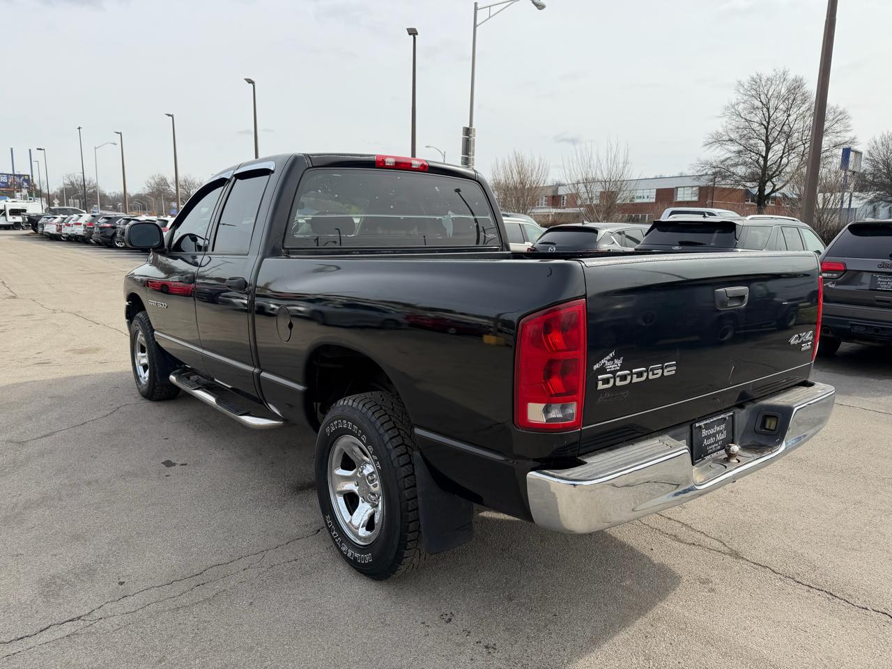 Dodge Ram 1500 4dr Quad Cab 140.5" WB 4WD SLT 2004