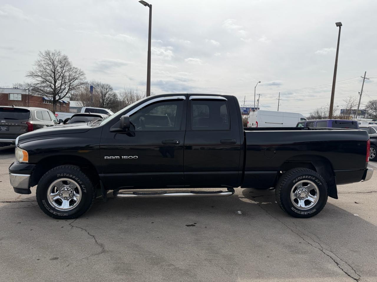 Dodge Ram 1500 4dr Quad Cab 140.5" WB 4WD SLT 2004