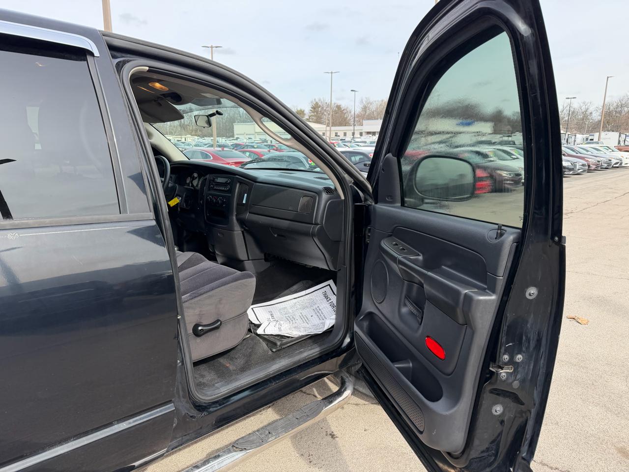 Dodge Ram 1500 4dr Quad Cab 140.5" WB 4WD SLT 2004