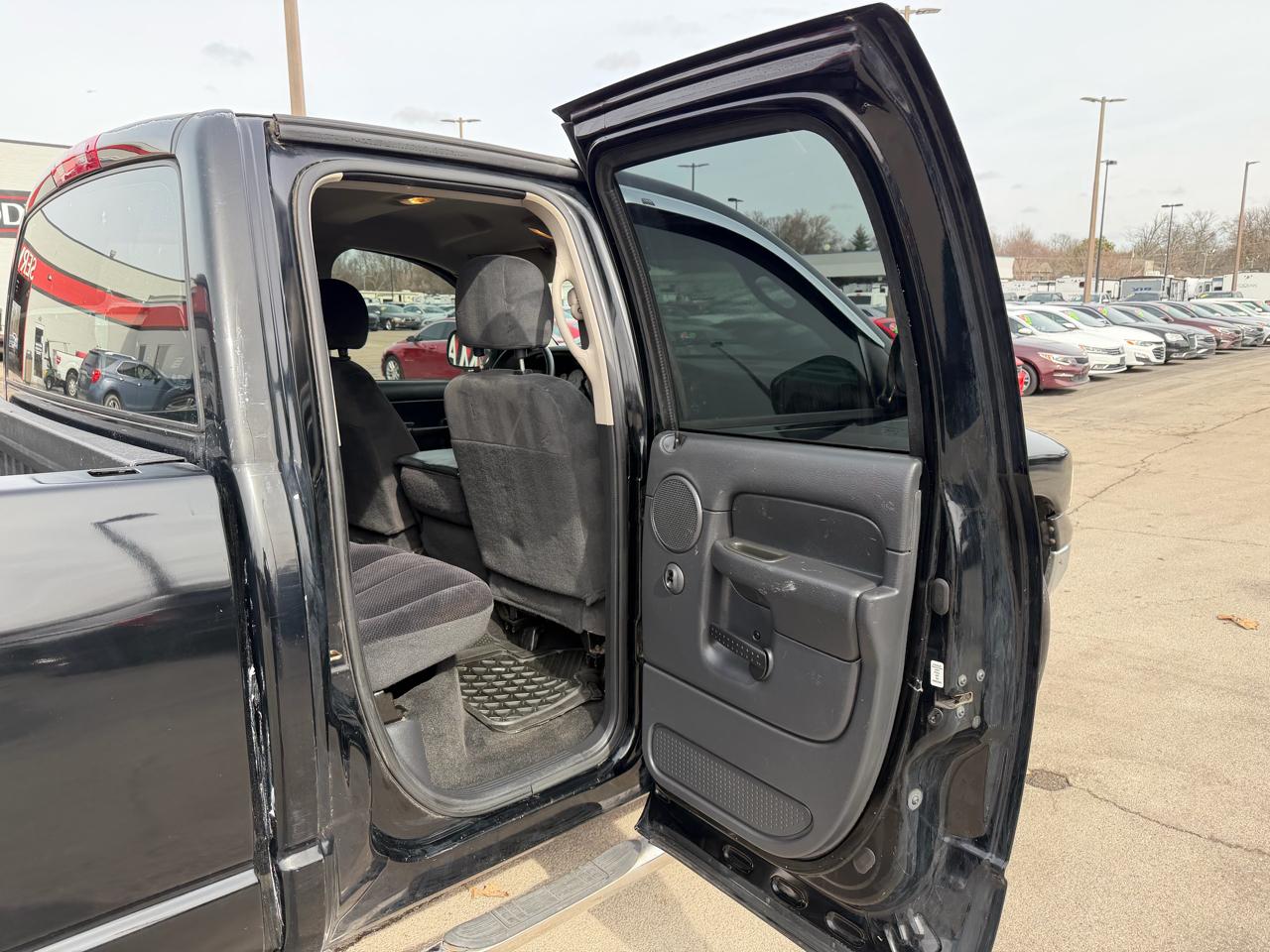 Dodge Ram 1500 4dr Quad Cab 140.5" WB 4WD SLT 2004