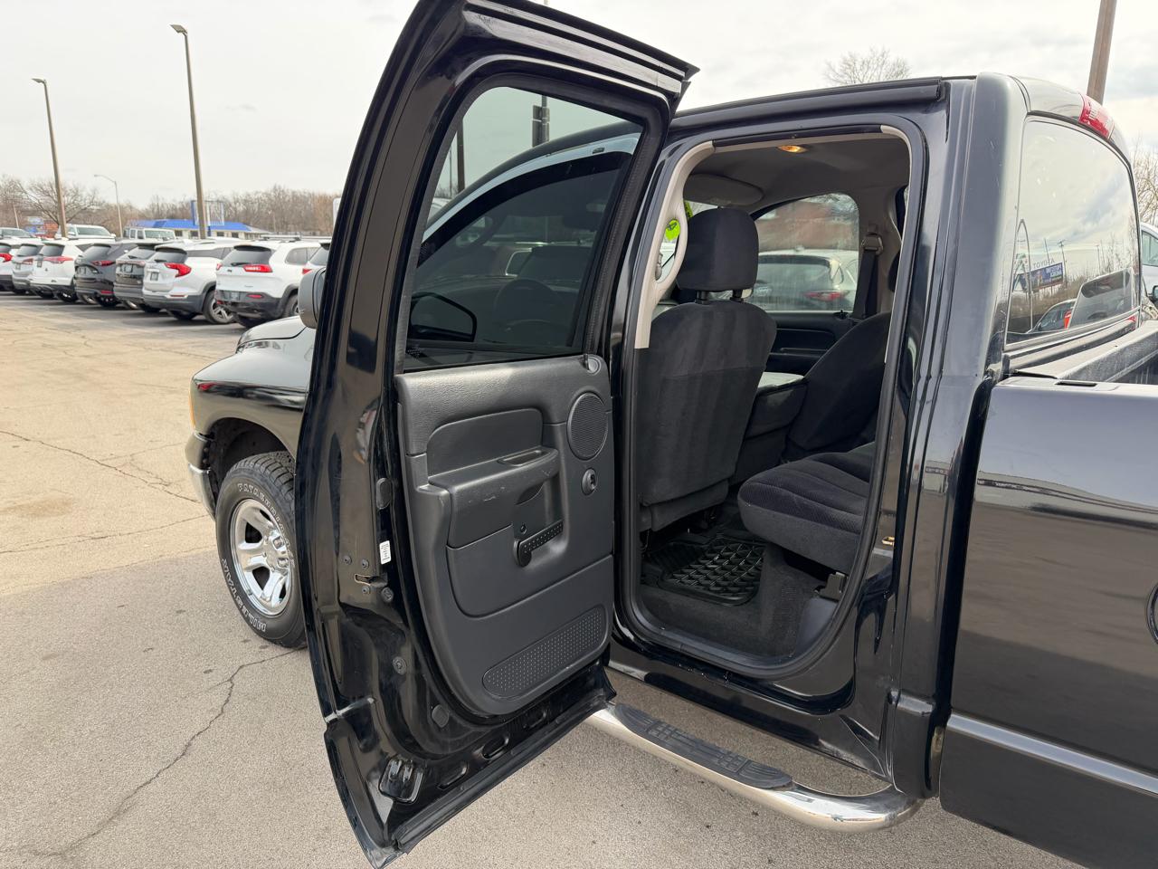 Dodge Ram 1500 4dr Quad Cab 140.5" WB 4WD SLT 2004