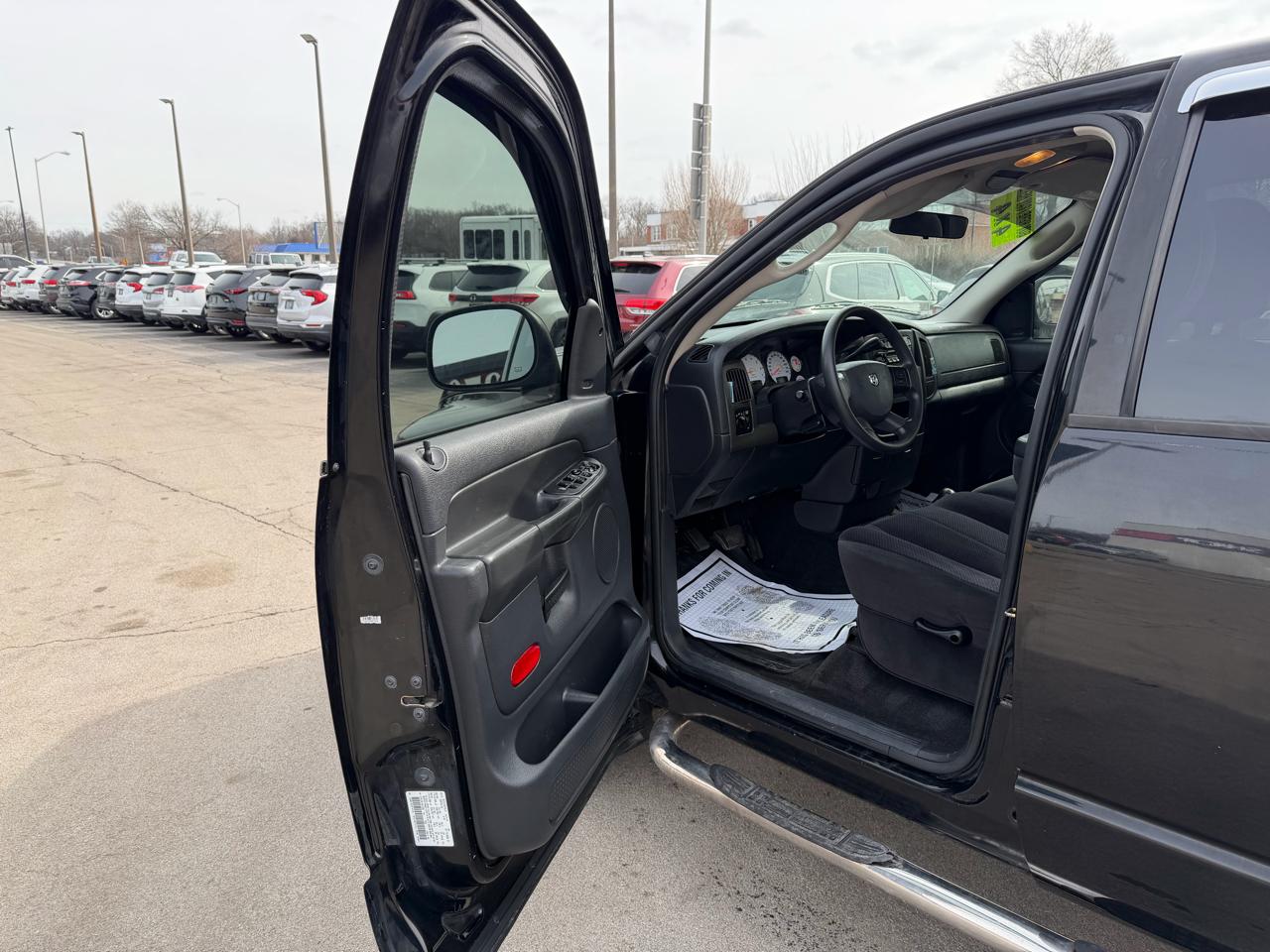 Dodge Ram 1500 4dr Quad Cab 140.5" WB 4WD SLT 2004