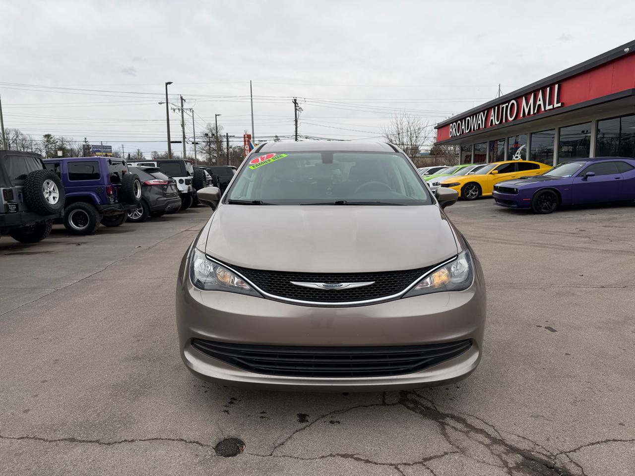 Chrysler Pacifica LX 2017
