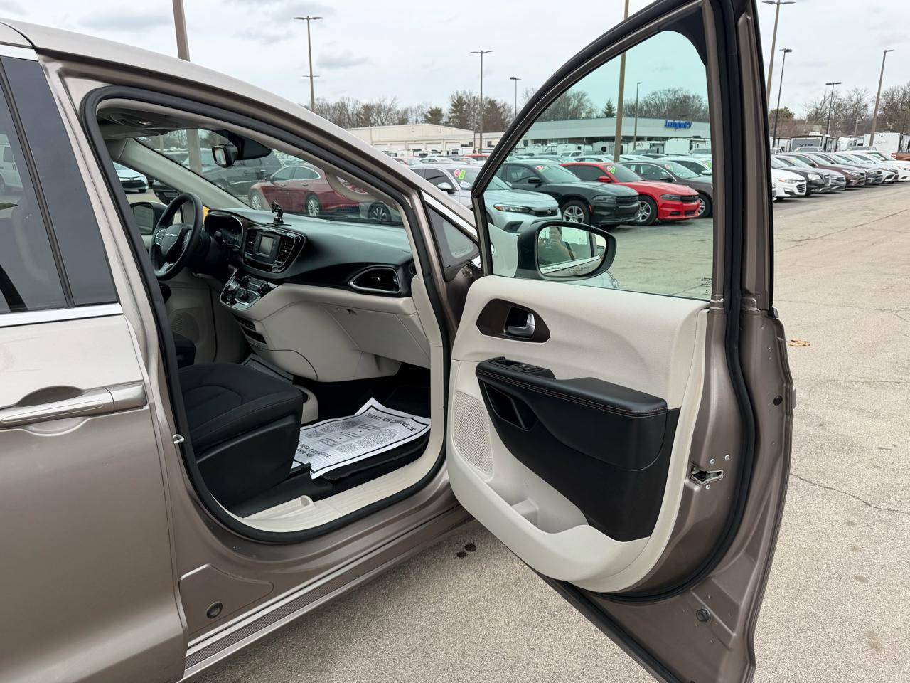 Chrysler Pacifica LX 2017