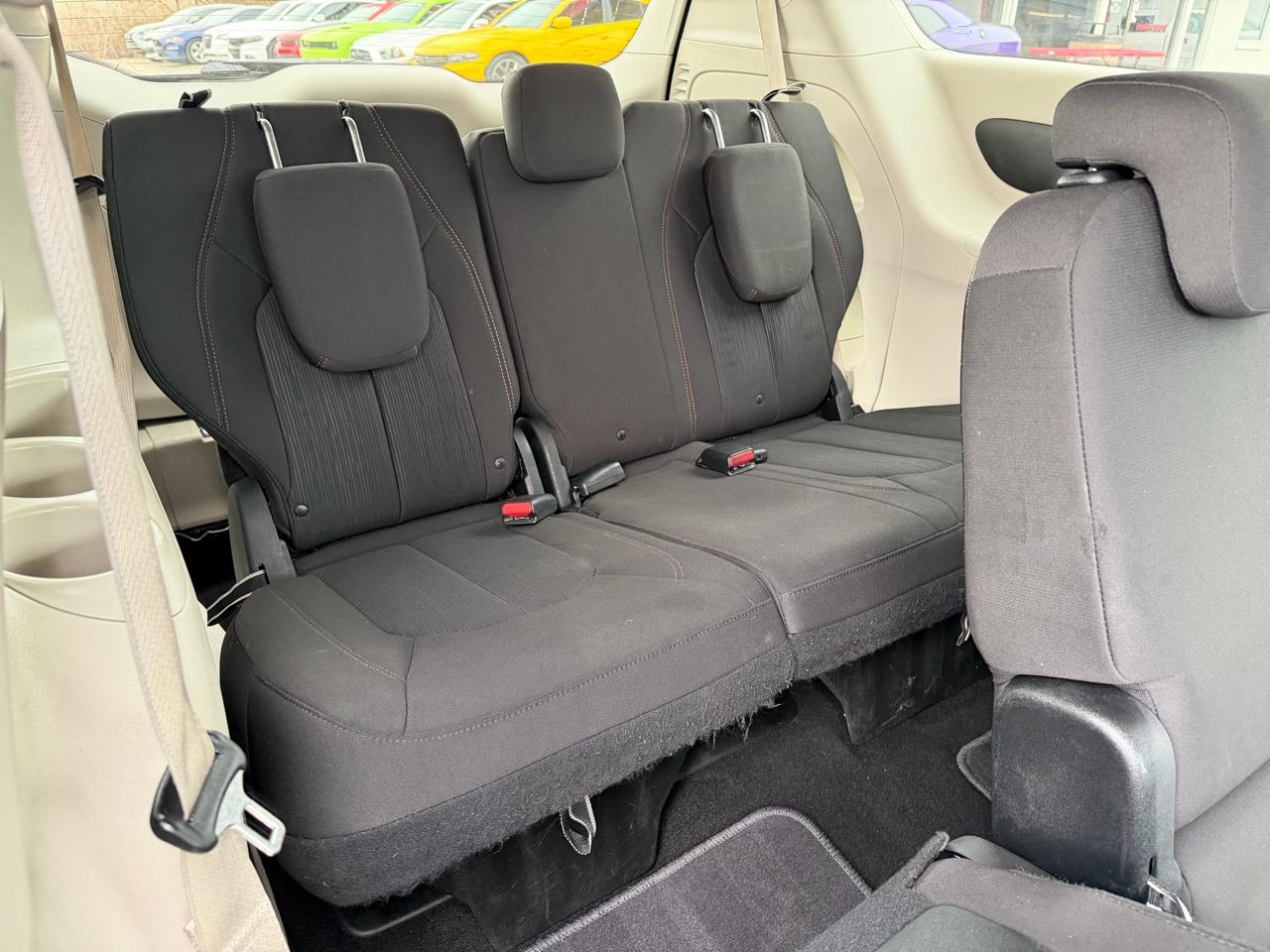 Chrysler Pacifica LX 2017