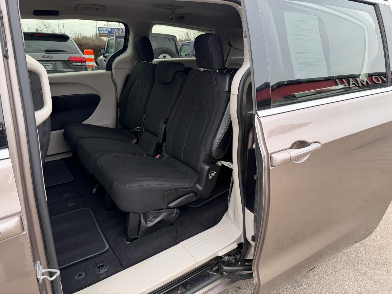 Chrysler Pacifica LX 2017