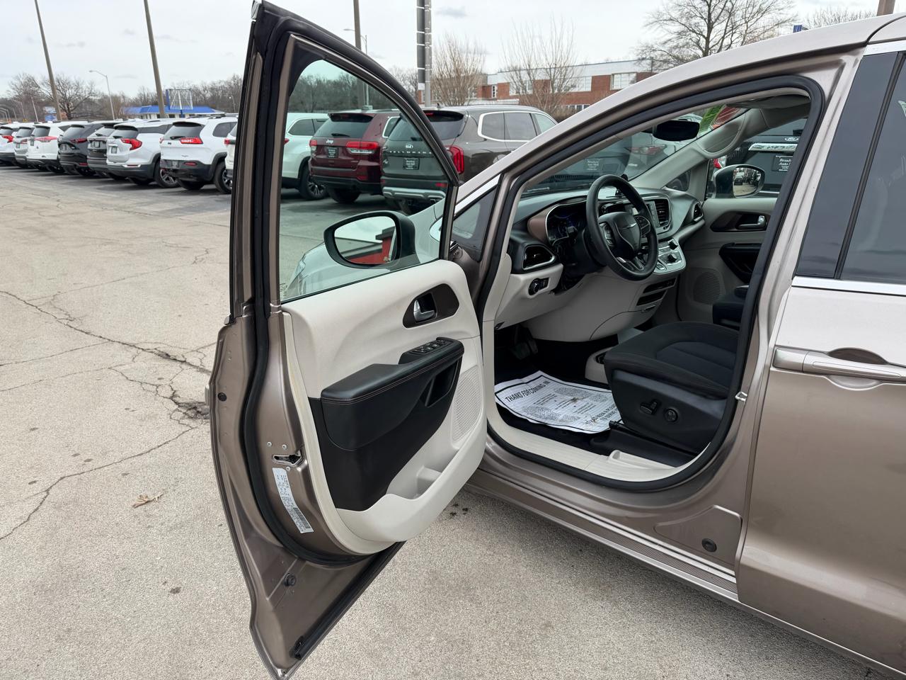 Chrysler Pacifica LX 2017