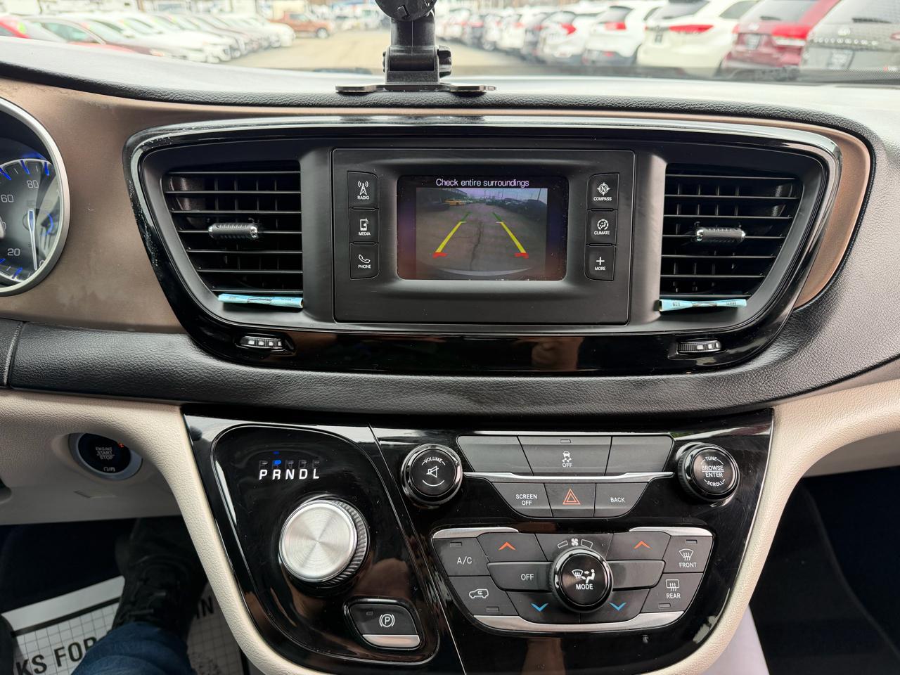 Chrysler Pacifica LX 2017