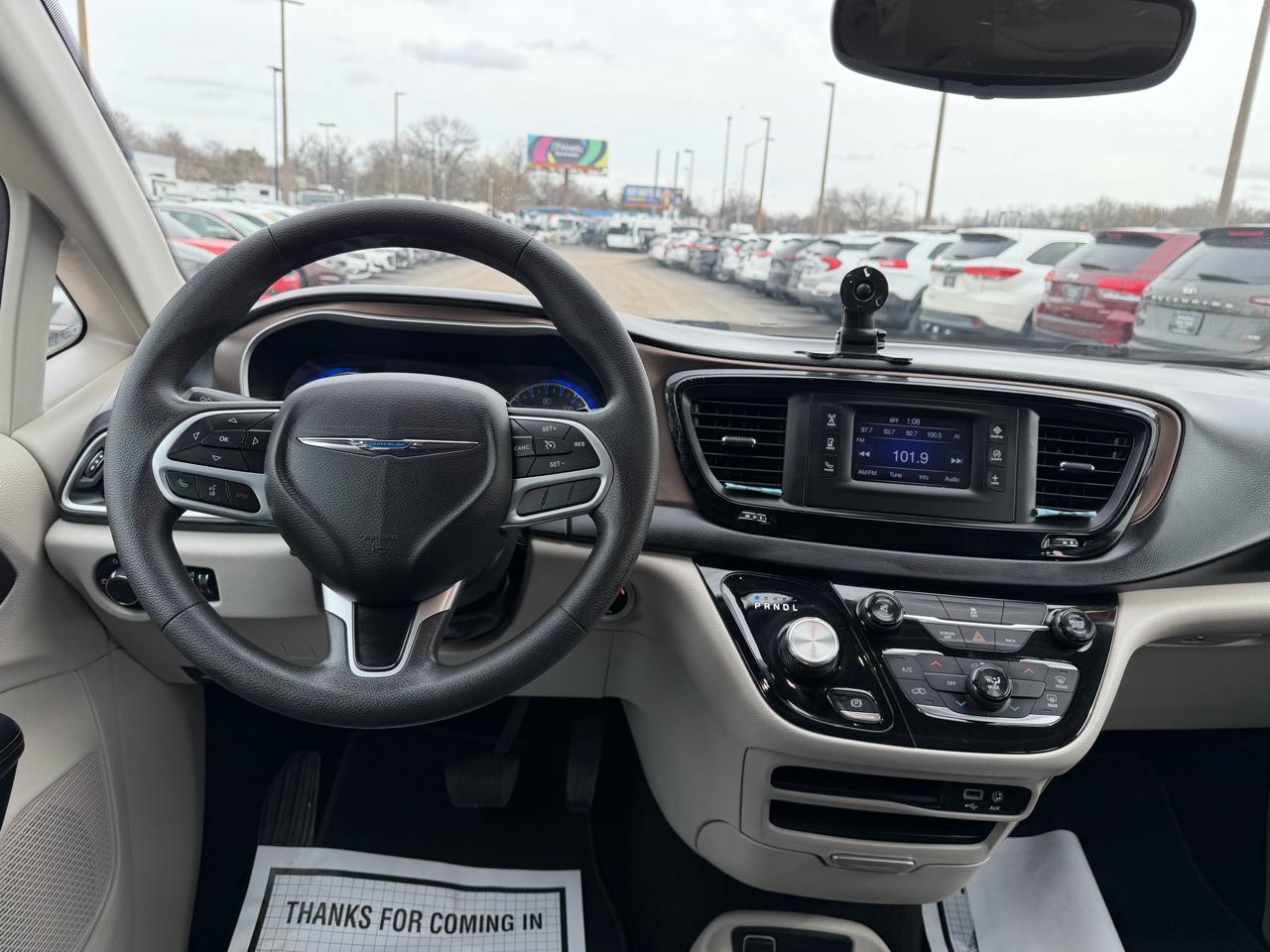 Chrysler Pacifica LX 2017