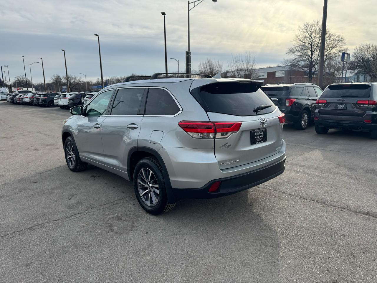 Toyota Highlander XLE V6 AWD (Natl) 2017