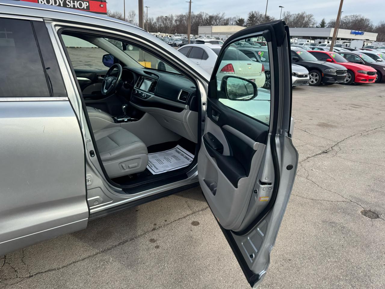 Toyota Highlander XLE V6 AWD (Natl) 2017