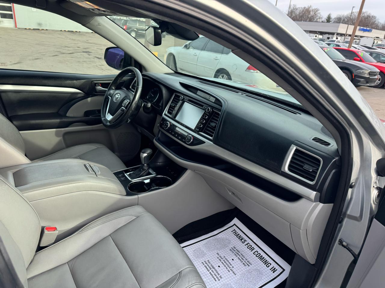 Toyota Highlander XLE V6 AWD (Natl) 2017