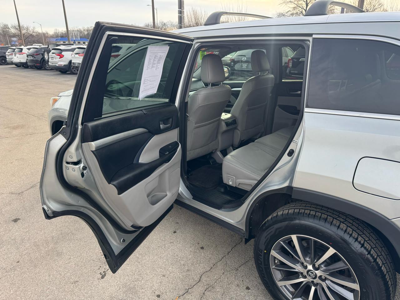 Toyota Highlander XLE V6 AWD (Natl) 2017