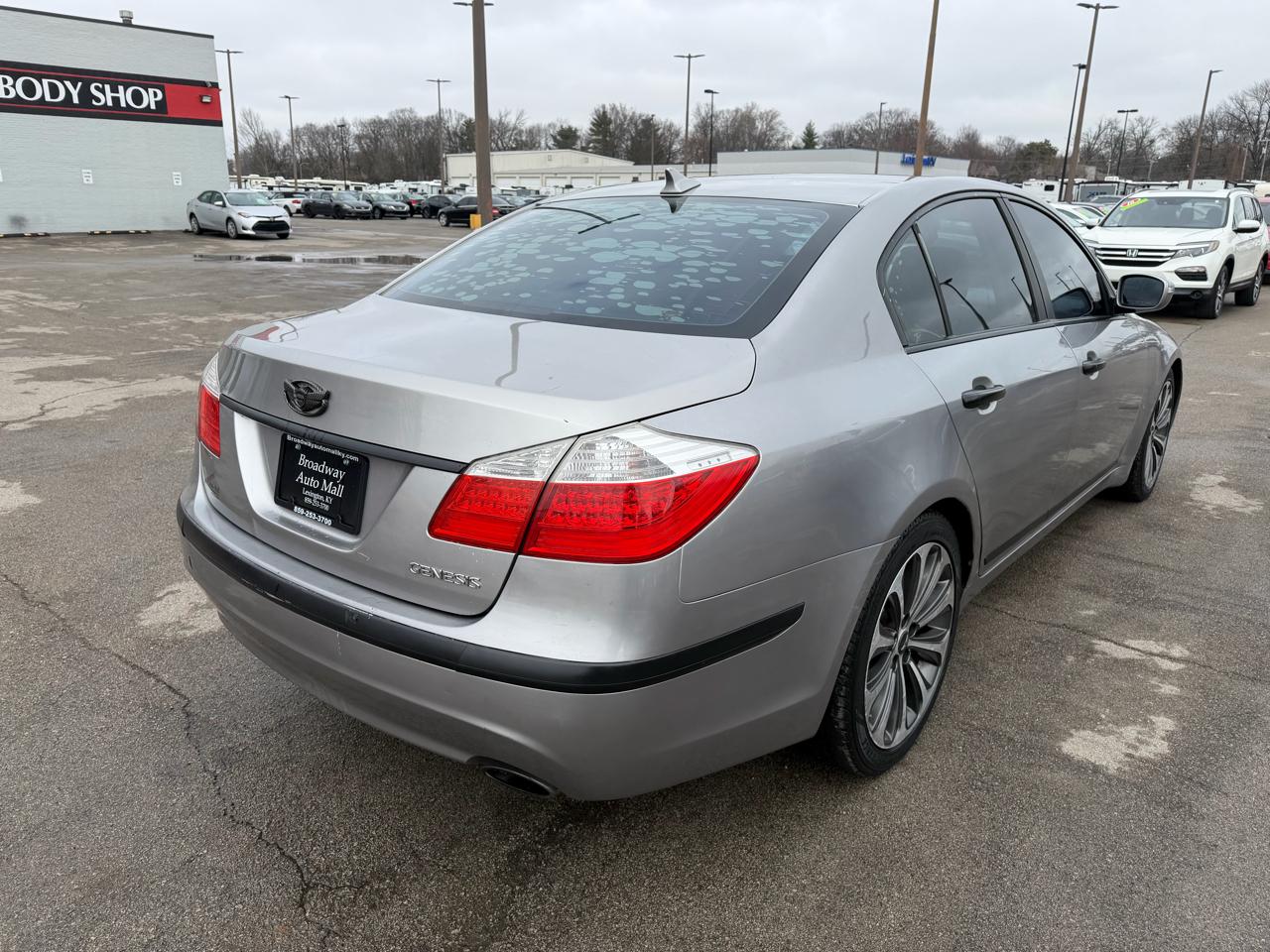 Hyundai Genesis 4dr Sdn V6 2011