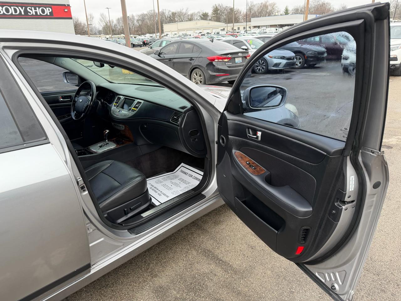 Hyundai Genesis 4dr Sdn V6 2011