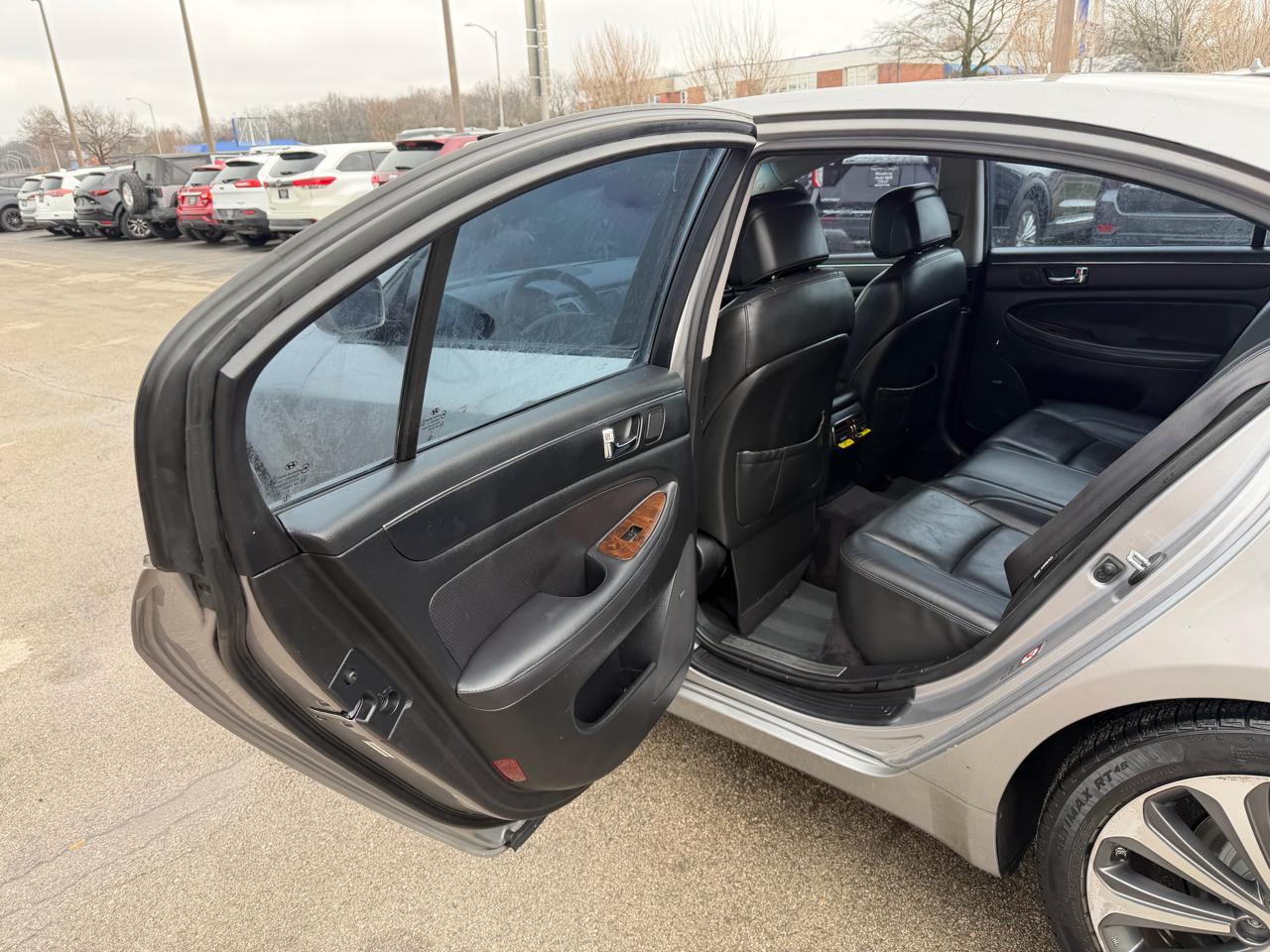 Hyundai Genesis 4dr Sdn V6 2011