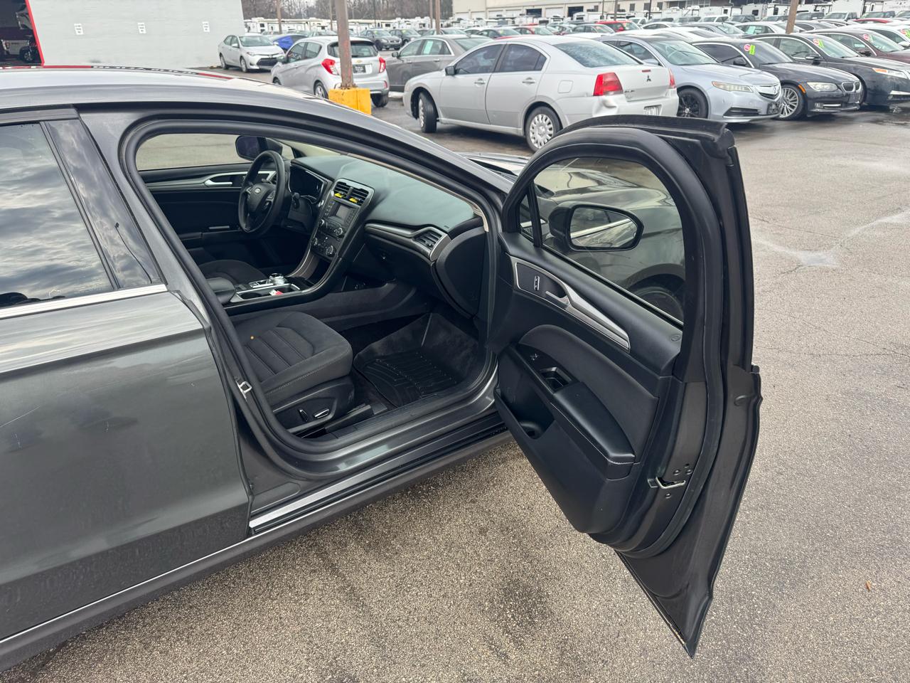 Ford Fusion SE FWD 2017